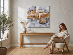 Pictat manual tablou pe pânză în alb-bej nuanțe agățat în interiorul birou, atmosferă liniștită, natură | Tablou pictat de perete ABSTRACT – interior