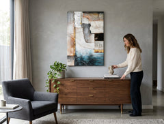 Modern tablou pe pânză în alb-turcoaz nuanțe agățat în interiorul sufragerie, atmosferă liniștită | Tablou pictat de perete ABSTRACT – interior [CWF1604SDE1] – interior