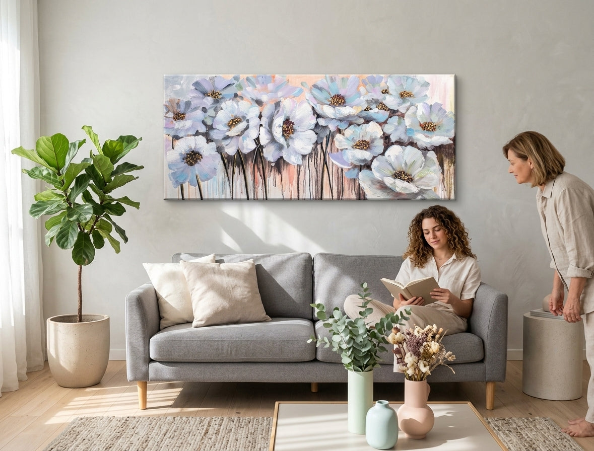 Pictat manual tablou pe pânză cu motivul flori, maci, natură, animal în alb-albastru nuanțe agățat în interiorul bucătărie, atmosferă liniștită – interior