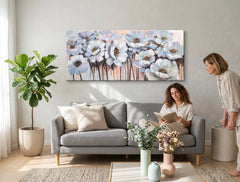 Pictat manual tablou pe pânză cu motivul flori, maci, natură, animal în alb-albastru nuanțe agățat în interiorul bucătărie, atmosferă liniștită – interior