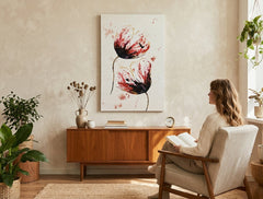 Pictat manual tablou pe pânză cu motivul flori, lalele, natură în alb-roz nuanțe agățat în interiorul hol, atmosferă elegantă – interior