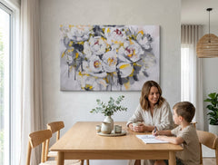 Pictat manual tablou pe pânză cu motivul flori, natură în alb-gri nuanțe agățat în interiorul bucătărie, atmosferă elegantă, natură și atmosferă de primăvară – interior