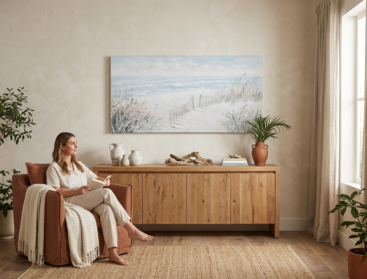 În stil scandinav tablou pe pânză cu motivul plajă, ocean, hartă, natură în alb-bej nuanțe agățat în interiorul sufragerie, natură și viață la mare – interior