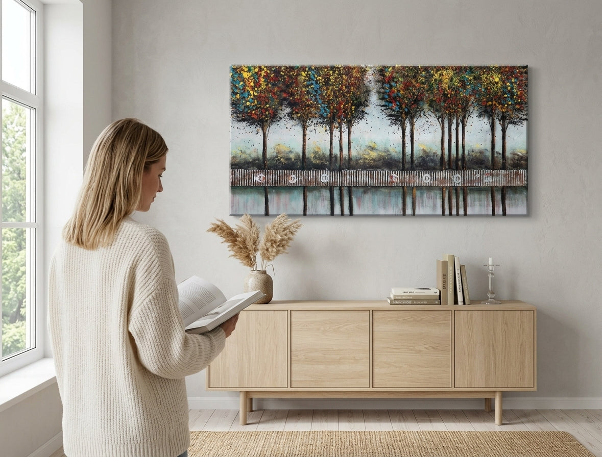 În stil boho tablou pe pânză cu motivul copaci, gard, cer, natură în alb-albastru nuanțe agățat în interiorul hol, atmosferă liniștită – interior