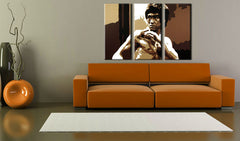 Pictat manual tablou pe pânză cu motivul AL Bruce Lee în maro-alb nuanțe, atmosferă intensă, forță și iconografie | POP Art pictat manual tablou AL Bruce Lee – principală