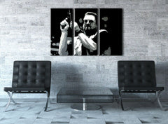 Pop art tablou pe pânză cu motivul Big Lebowski în alb-gri nuanțe agățat în interiorul sufragerie, atmosferă intensă, forță și putere | POP Art pictat manual tablou Big Lebowski – interior, vedere 2