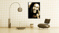 Pictat manual tablou pe pânză cu motivul Bob Marley în negru-alb nuanțe agățat în interiorul sufragerie, atmosferă plină de bucurie | POP Art pictat manual tablou Bob Marley – interior
