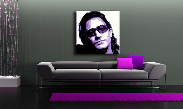 Pictat manual tablou pe pânză cu motivul Bono-U2 în violet-negru nuanțe, mister și viață urbană | POP Art pictat manual tablou Bono-U2 – principală