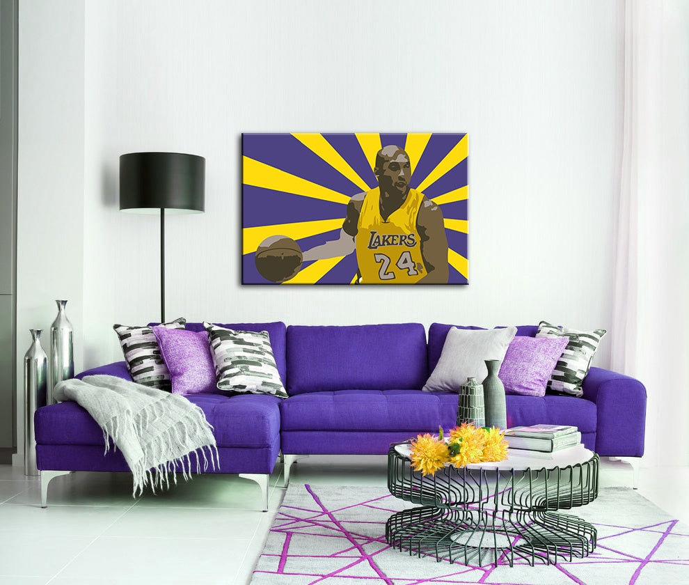 Pop art tablou cu motivul Koby Bryant, flori, hartă în alb-violet nuanțe | POP Art pictat manual tablou Koby Bryant – previzualizare