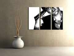 Pop art tablou pe pânză cu motivul Tarantino, natură în gri nuanțe agățat în interiorul sufragerie, atmosferă dramatică | POP Art pictat manual tablou Tarantino – interior